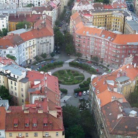 Cosy Apartment Under The Tower Praga Exterior foto