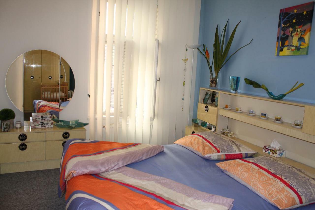 Cosy Apartment Under The Tower Praga Exterior foto