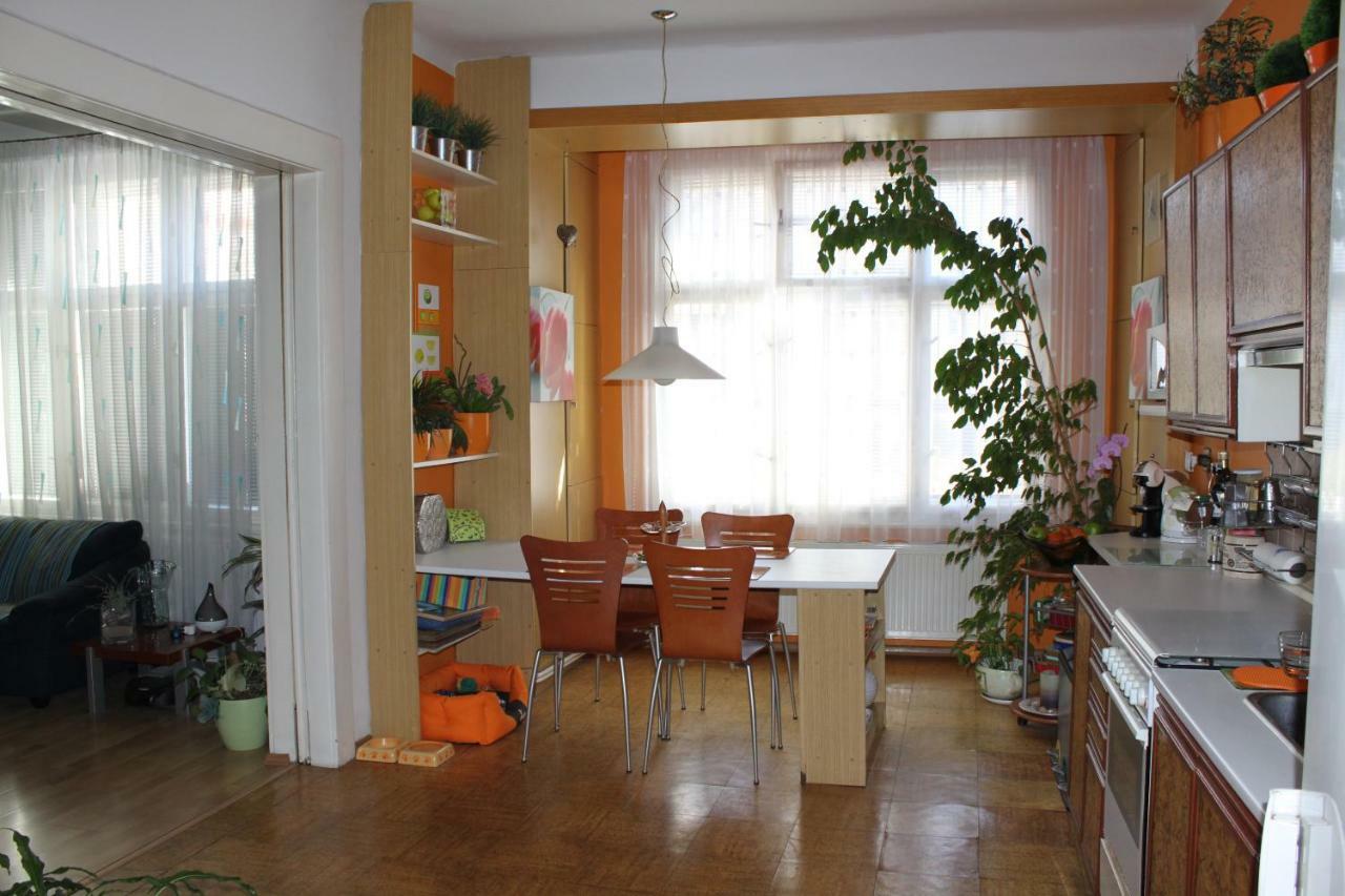 Cosy Apartment Under The Tower Praga Exterior foto